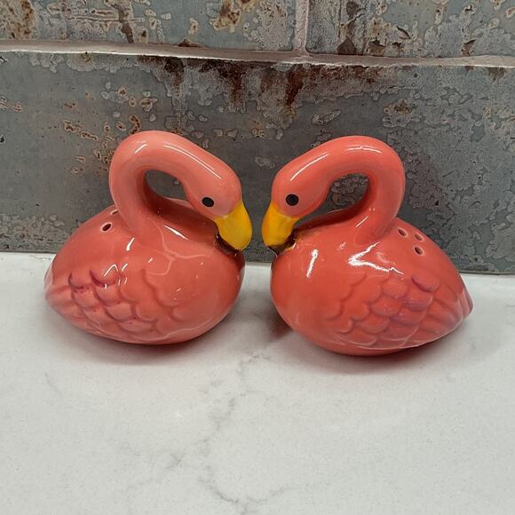 Sitting Flamingo Glazed Ceramic Hand Painted Salt and Pepper Shaker Set - Picture 2 of 8